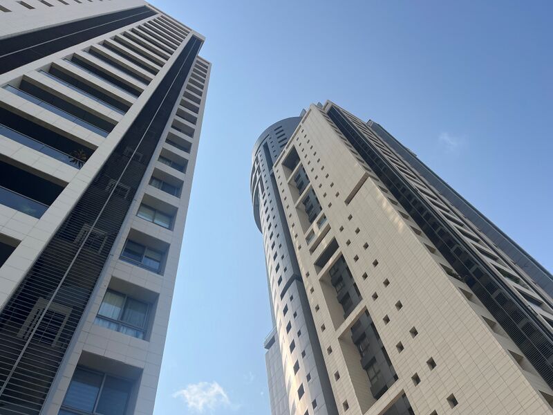 File:Pearltowerssky.jpg